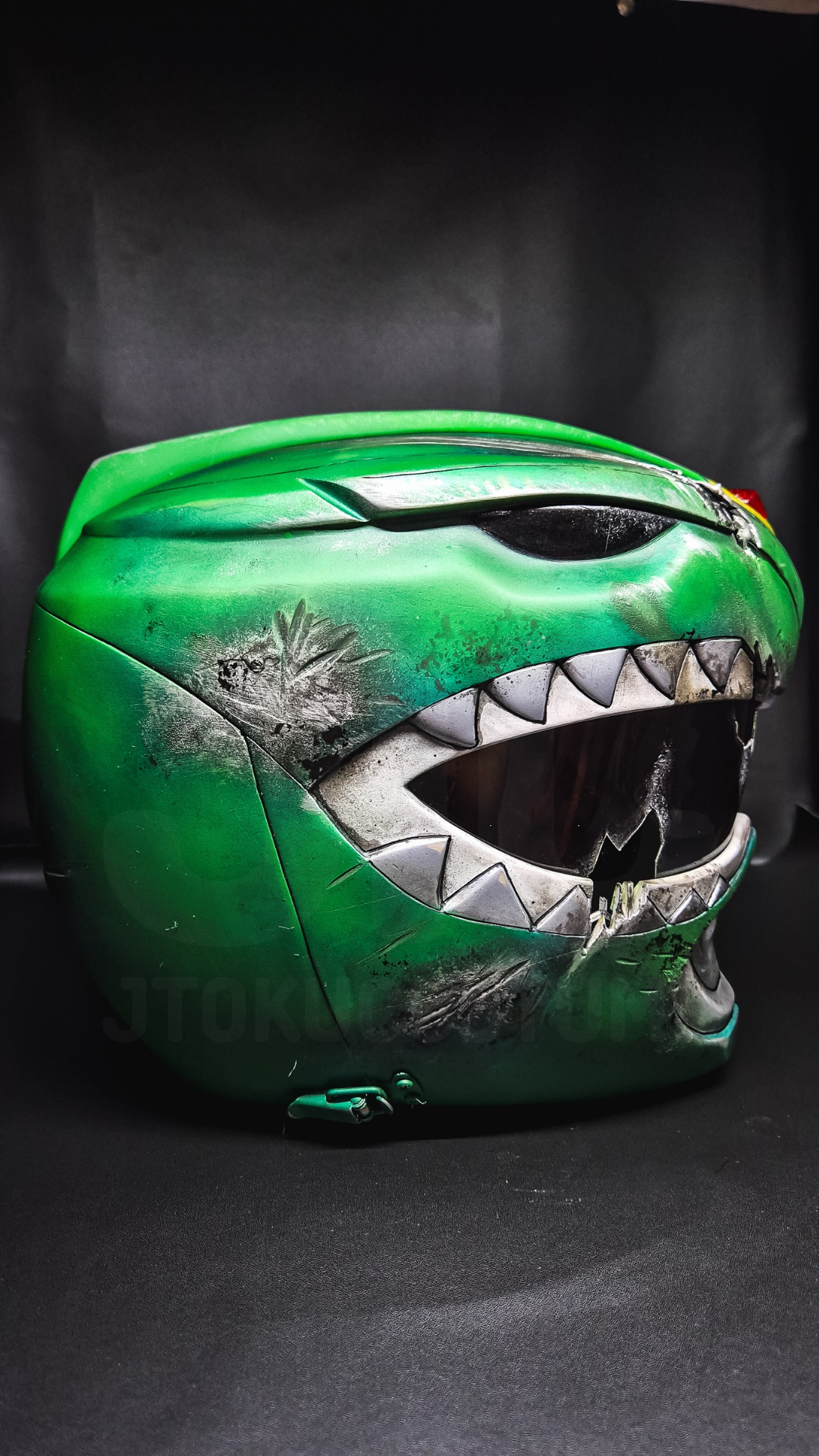 Green Mighty Morphin MMPR Ranger Helmet Battle Damage version - Image 4