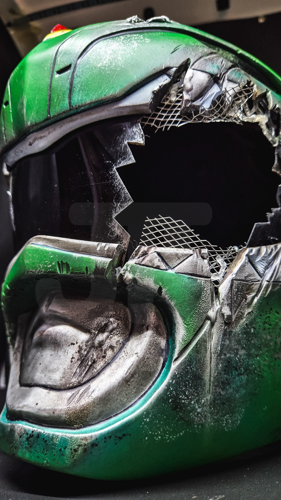 Green Mighty Morphin MMPR Ranger Helmet Battle Damage version - Image 6
